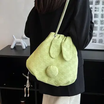 Летняя нишевая женская сумка 2023, новая модная сумка-ведро большой емкости, персонализированная сумка с кроликом для девочек, клетчатая сумка для телефона на одно плечо